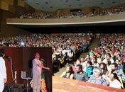 Show de Zé Lezin lota Teatro Gustavo Leite 