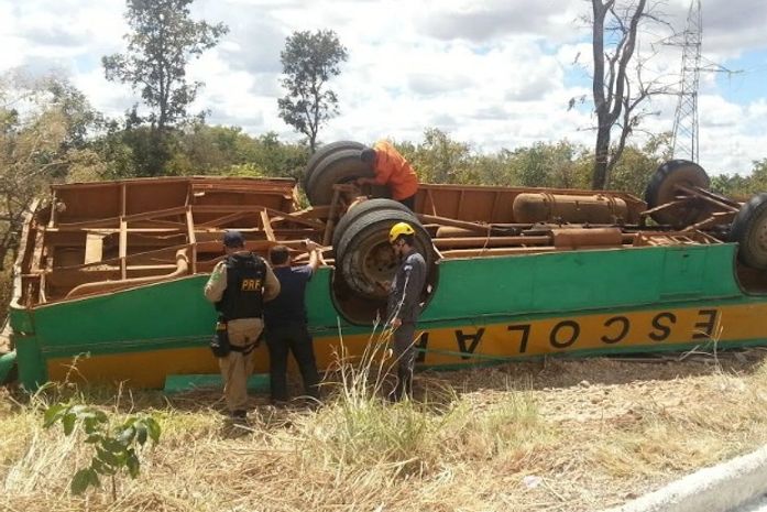Acidente aconteceu no trevo que dá acesso a cidade de Claro dos Poções (MG)