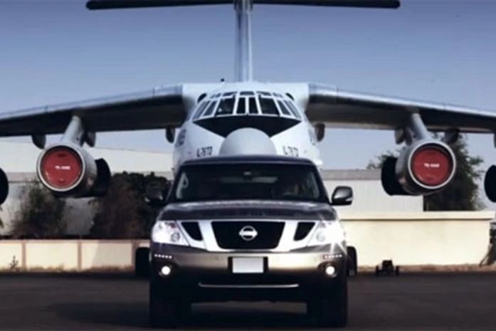Nissan Patrol puxa avião de 170 toneladas