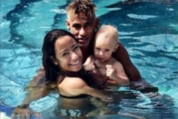 Neymar posta foto com filho e irmã e desabafa: 'Saudade'