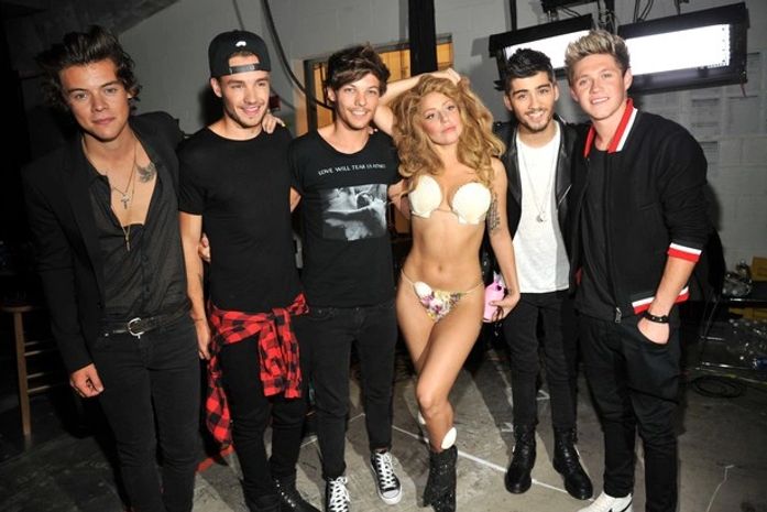 Lady Gaga 'consola' One Direction após vaia no VMA