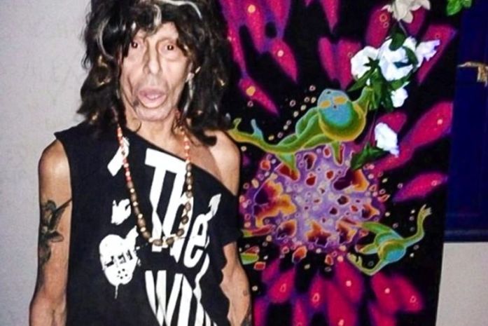 Magro e abatido, Serguei mostra sua casa na região dos Lagos do Rio