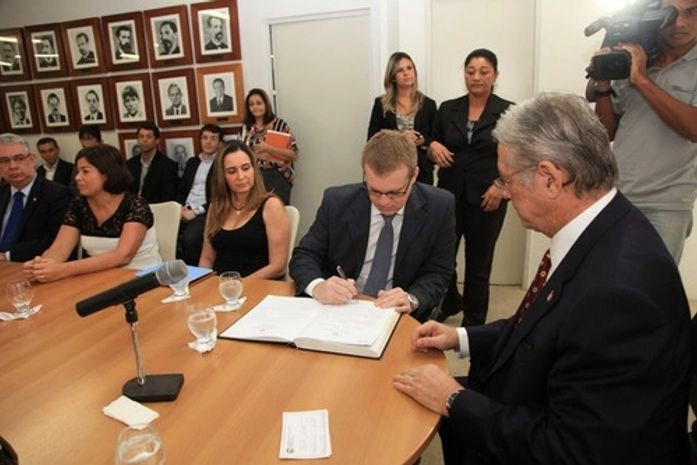 Governador empossa novo secretário de Estado da Comunicação