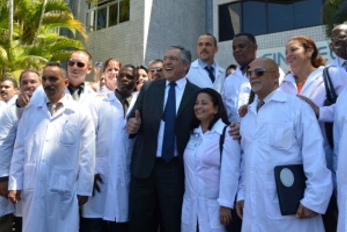 Padilha: governo não vai tolerar preconceito contra médicos estrangeiros