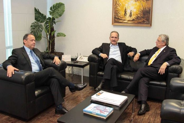 Secretário Marcos Ferreira, Ministro Aldo Rebelo e governador tucano Téo.