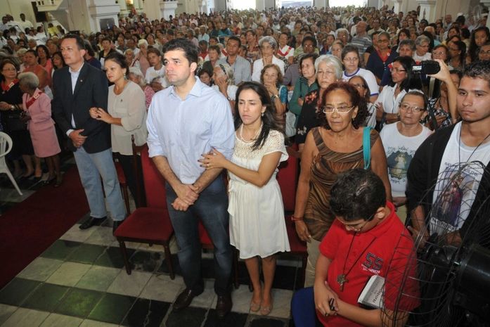 Prefeito Rui Palmeira participa de missa em celebração à Padroeira de Maceió