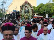 Fiéis lotam ruas do Centro para acompanhar procissão de Nossa Senhora dos Prazeres