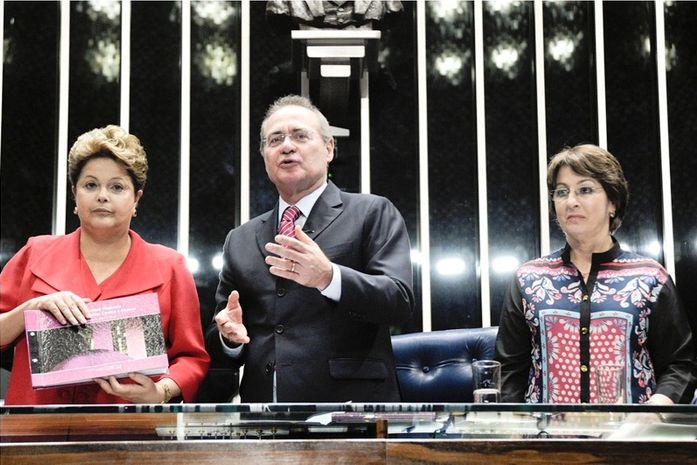 Renan anuncia a votação de projetos do relatório da CPMI da Violência contra as Mulheres