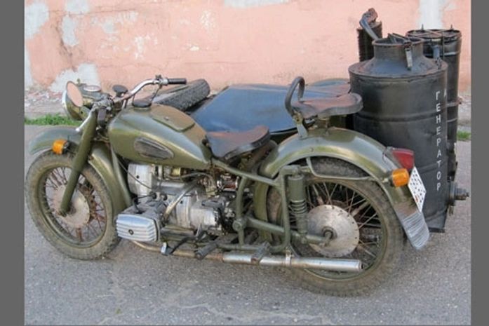 Tecnologia esquecida: moto russa é movida a madeira queimada