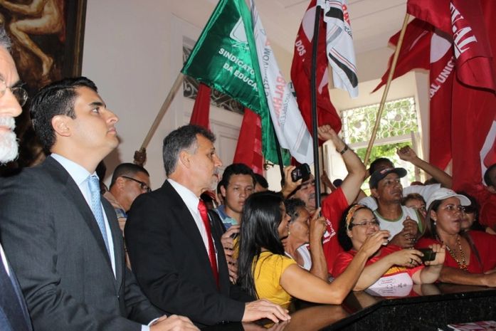 Sindicalistas "invadiram" a ALE durante protesto