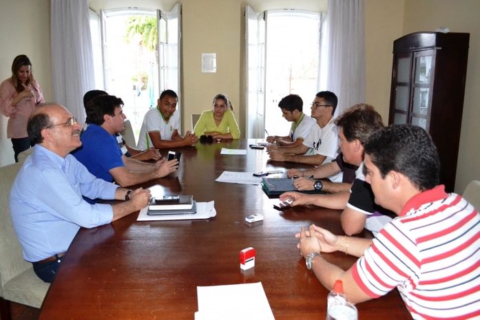Prefeito Marcius Beltrão discute melhorias com estudantes do IFAL