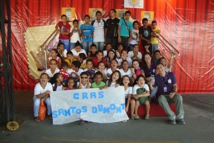 Cras do Santos Dumont leva crianças e adolescentes para conhecer o circo