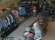 Vídeo mostra jovem assaltando loja no Centro de Arapiraca