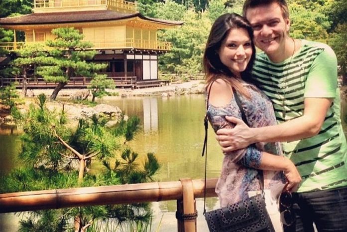 Michel Teló e Thais Fersoza curtem ponto turístico no Japão