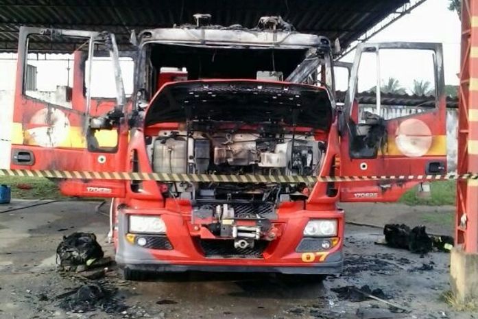 Caminhão de combate a incêndio pegou fogo