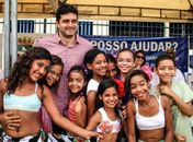Crianças participam de atividades recreativas no Bairro Vivo