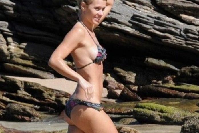 Magérrima e louríssima, Dieckmann desfila sua boa forma em Búzios