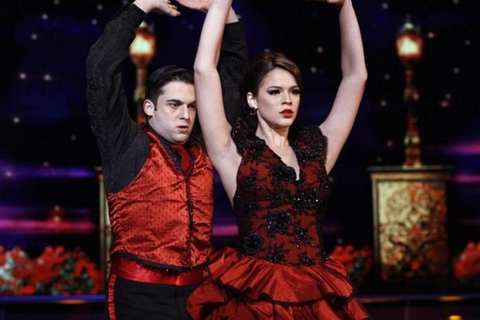 Bruna Marquezine dá selinho em paso doble na 'Dança dos Famosos' do Faustão
