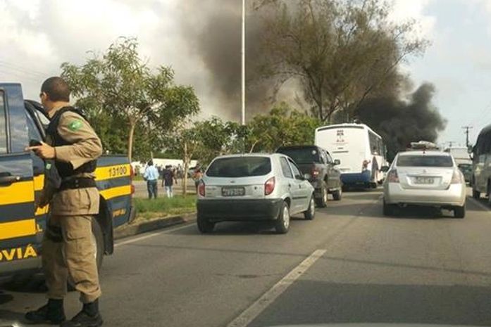 População do Gama Lins protesta contra atropelamento de família que vitimou fatalmente uma criança