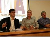 Taxistas terão direito de transferir permissão, diz Renan