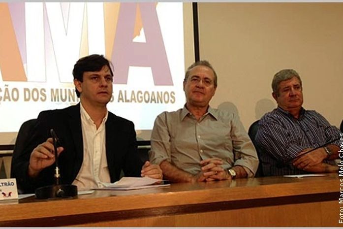 Taxistas terão direito de transferir permissão, diz Renan