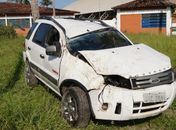 Ford Ecosport ficou totalmente destruído e condutora teve apenas ferimentos leves