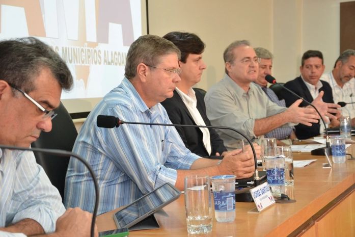 Senador Renan Calheiros participou de encontro