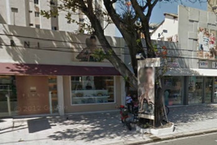 Incêndio em galeria atinge quatro lojas; uma delas ficou totalmente destruída