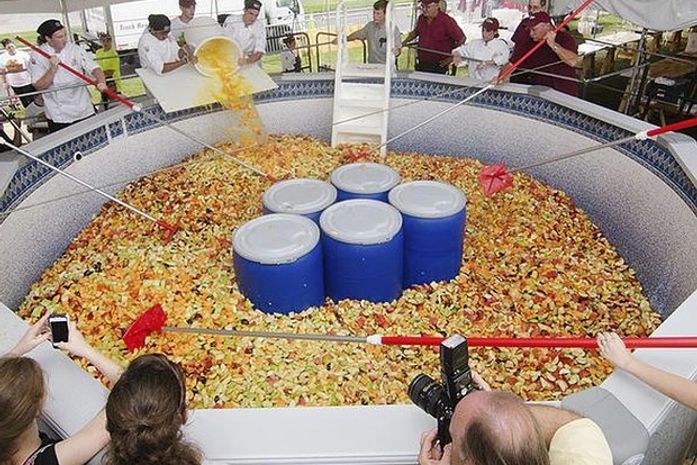 Salada de frutas de quase 7 toneladas entra para o Guinness