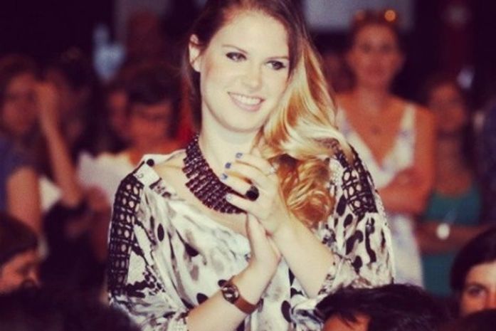 Carolinie revela gravidez 1 ano e 9 meses após ter 1ª filha: 'Supresa total'