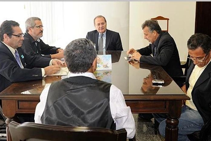 Renan recebeu representantes da Faceal em audiência no Senado