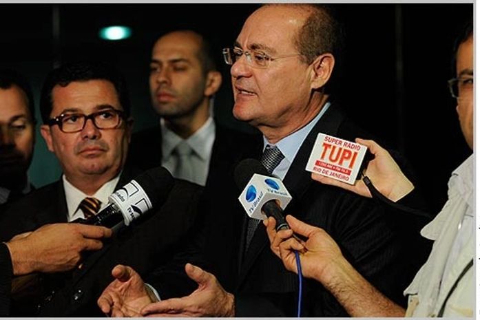 Voto aberto para cassação de parlamentares começará a valer logo, anuncia Renan