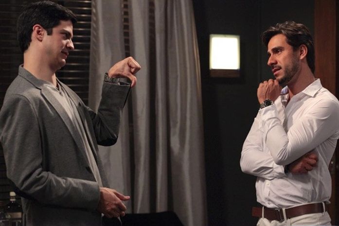 Jacques dá em cima de Félix, mas acaba levando um fora: ‘Quem não quer sou eu!’