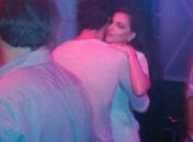 Mariana Rios troca carícias com Felipe Simão em festa do prêmio Multishow 