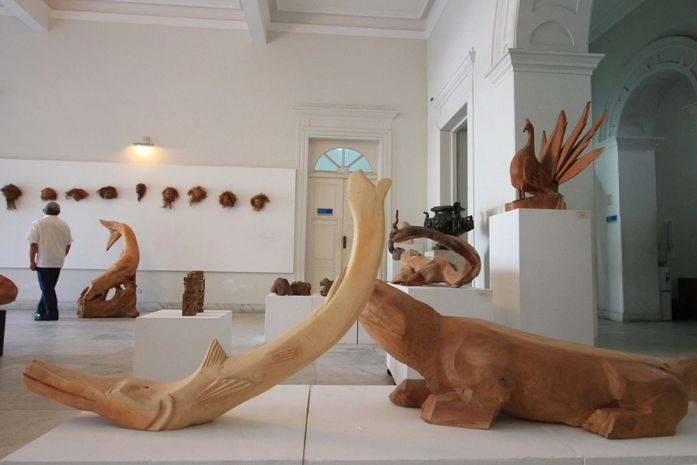 Exposição mostra o universo do escultor e poeta Pedrocas