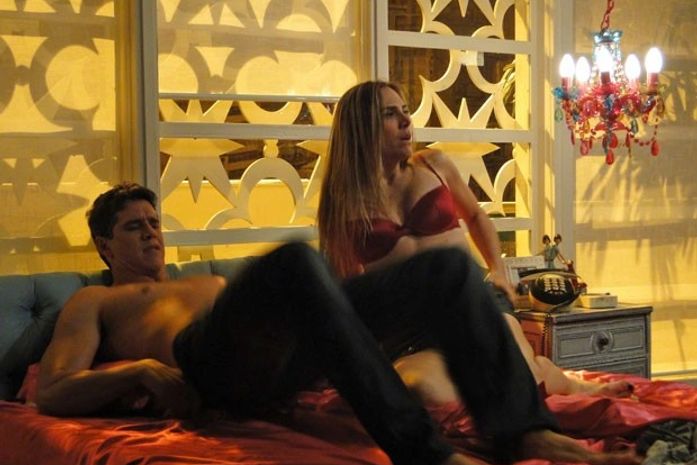 'Amor à Vida': Patrícia pega Guto na cama com outra loira