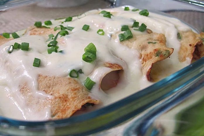 Mais leve! Faça panqueca sem farinha de trigo com queijo e presunto dentro
