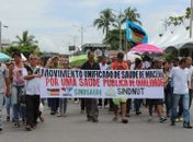 Servidores de postos de saúde protestam em frente a Prefeitura