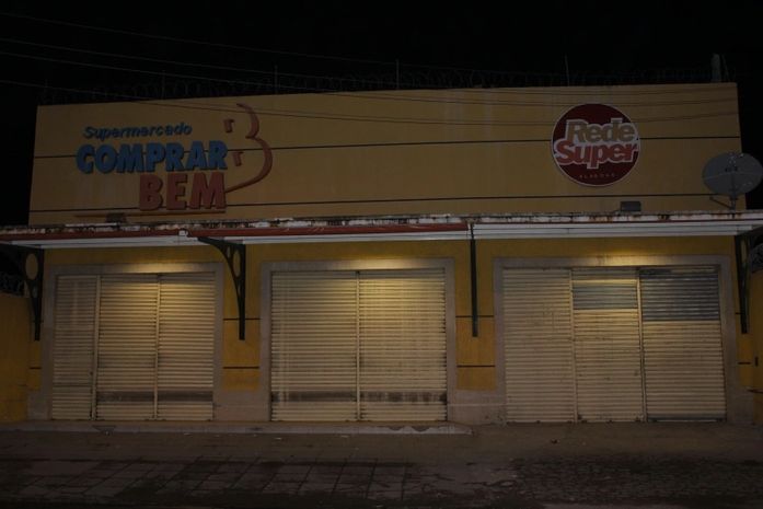 Assalto em supermercado deixa policial ferido no bairro do Trapiche