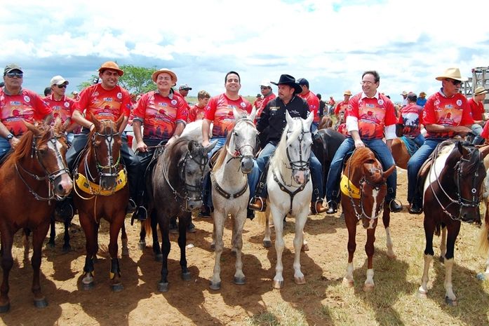 Renan mantém tradição de participar da Cavalgada da Serrinha em Batalha