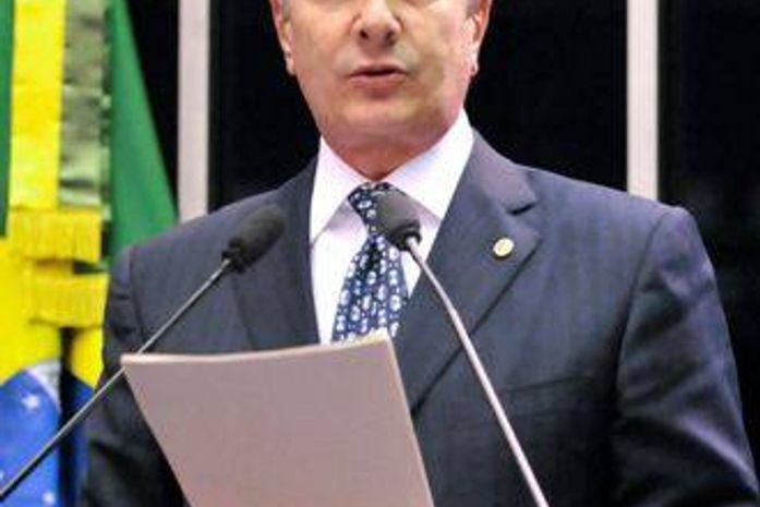 Collor deseja o fim do voto aberto.