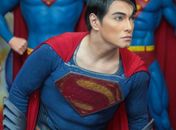 Homem passa por 19 cirurgias para se parecer com super-homem dos quadrinhos  