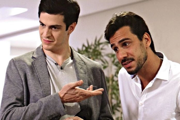 Félix suborna porteiro de Aline para conseguir provas contra César