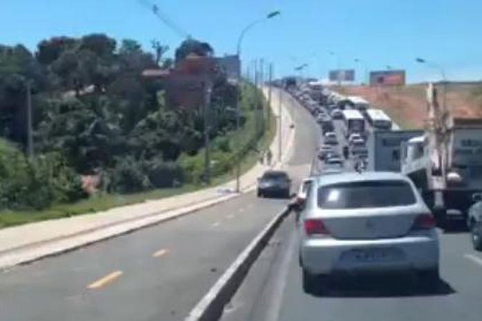 Internauta flagra motorista trafegando na ciclovia