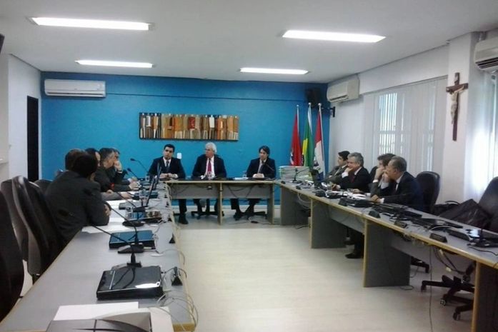 JHC denuncia pagamento antes de eleição e greve branca dentro da ALE