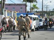 Operação integrada aborda 320 veículos no Benedito Bentes; 26 foram recolhidos