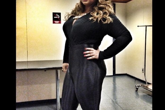 Preta Gil já celebra quilinhos a menos com calça que não usava há três anos