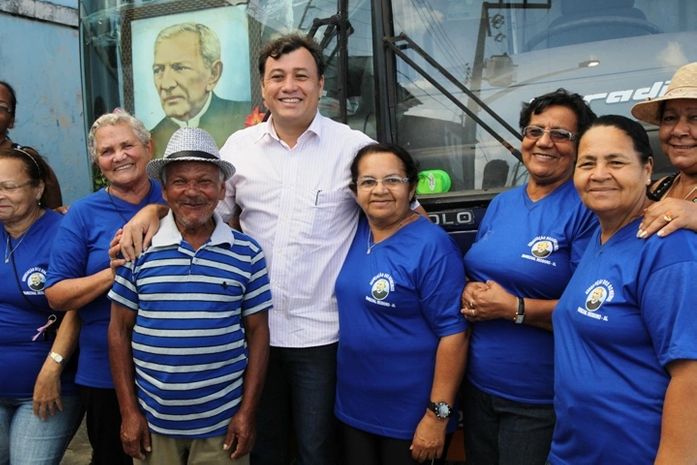 Deodorenses viajam a Juazeiro em ônibus cedidos pela prefeitura do município