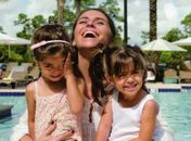 Giovanna Antonelli leva filhas gêmeas pela 1ª vez à Disney: 'Elas piraram'