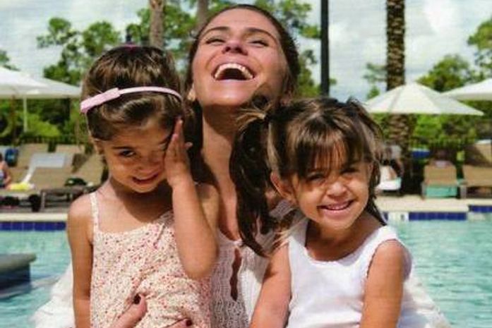 Giovanna Antonelli leva filhas gêmeas pela 1ª vez à Disney: 'Elas piraram'
